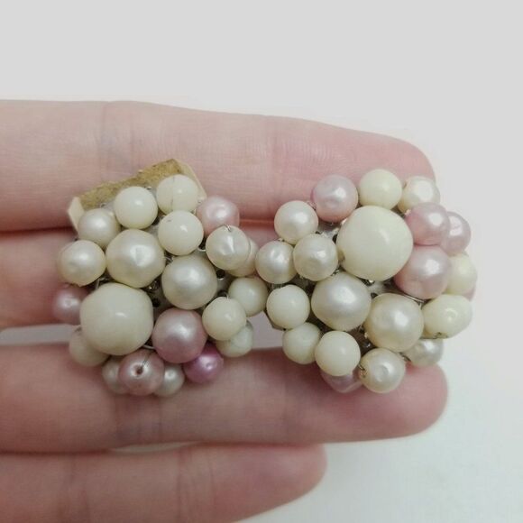 Vintage Deadstock Pastel Faux Pearl Beaded Cluster Clip On Earrings Original Tag - Picture 2 of 7